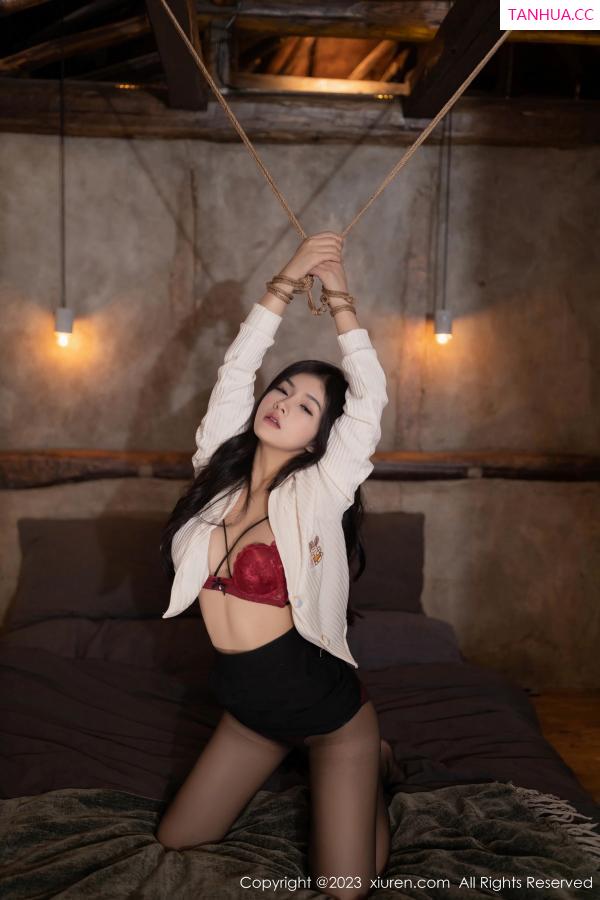   [XiuRen]高清写真图 2023.10.31 No.7588 谭小灵 黑丝美腿第21张图片
